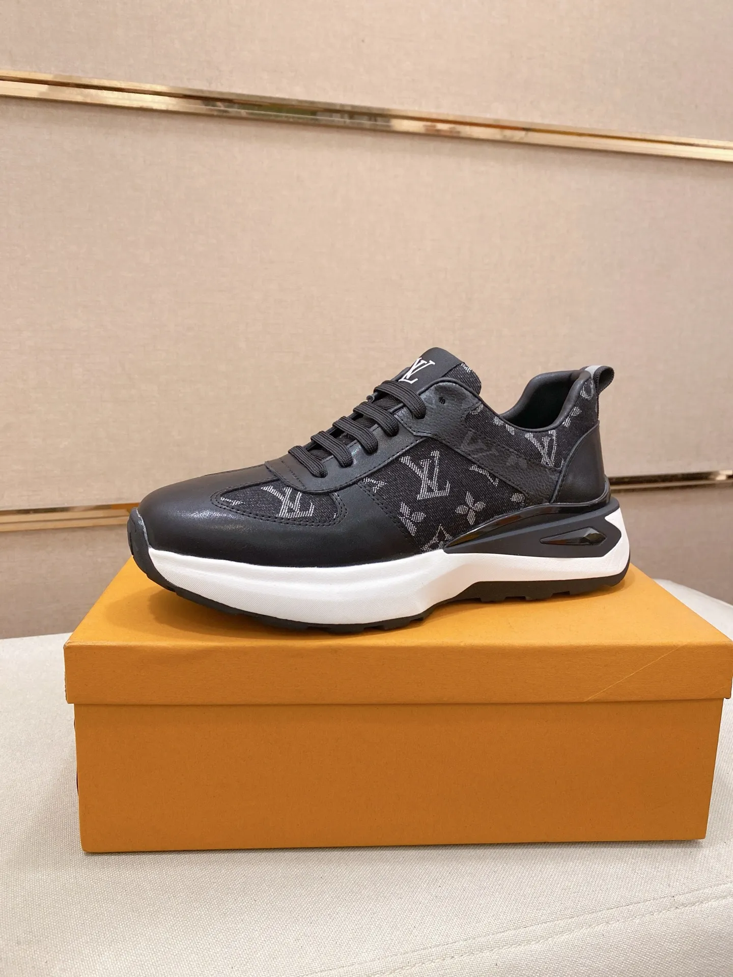 Men's shoes💰:442💰🇮🇹🇮🇹LV Louis Vuitton. The latest fashionable casual shoes are popular in physical stores. New spring and summer comfortable imported custom original cowhide, unique jacquard fabric element design. With sheepskin lining, Lv original bottom, [sun][sun] high-end packaging and high quality💪Details determine the quality, you can enter and exit the counter at will, welcome to compare🇮🇹Size 38-44